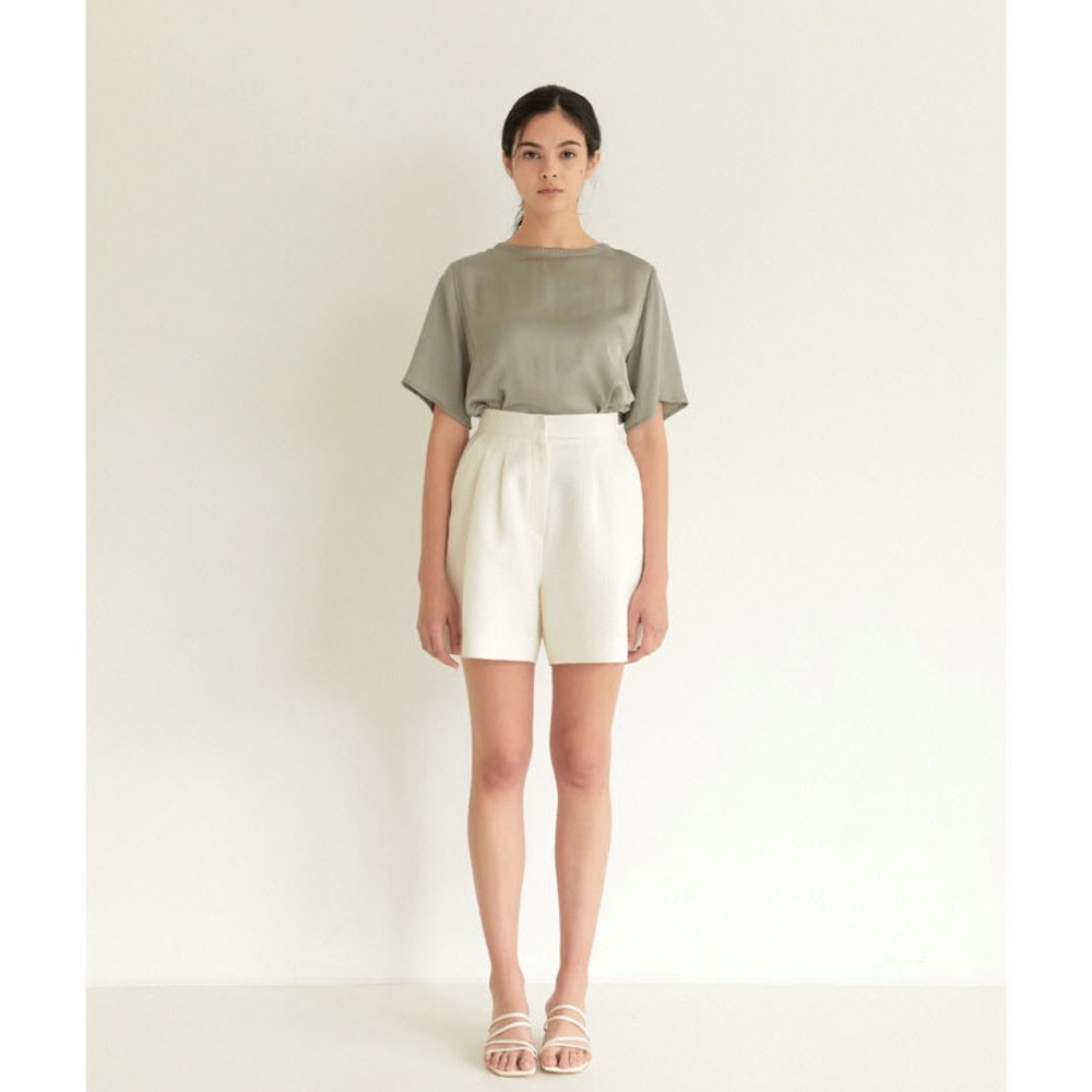 Classic A-line tucked shorts
Crafted from jacquard polyester 
Highwaisted A-line
